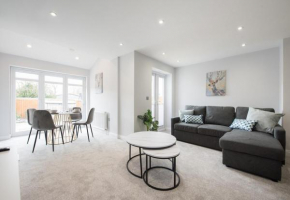 Space Apartments - Parking Space, Doors onto Garden-Pet Friendly